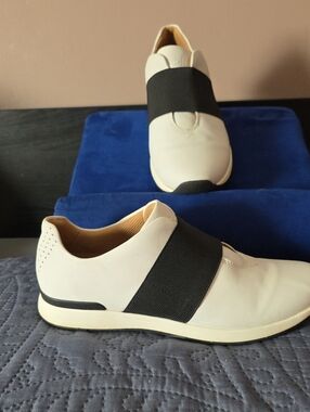 Vionic White and Black Slip-On Shoes Sz 7.5